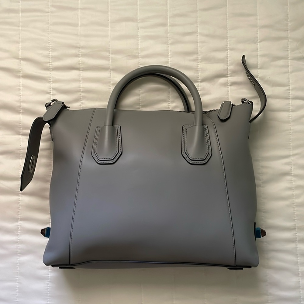 🆕 GIVENCHY Soft Calfskin Small Soft Antigon in Pearl Grey - Picture 9 of 16